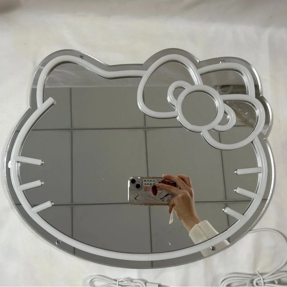 Hello Kitty - Picture 2 of 3